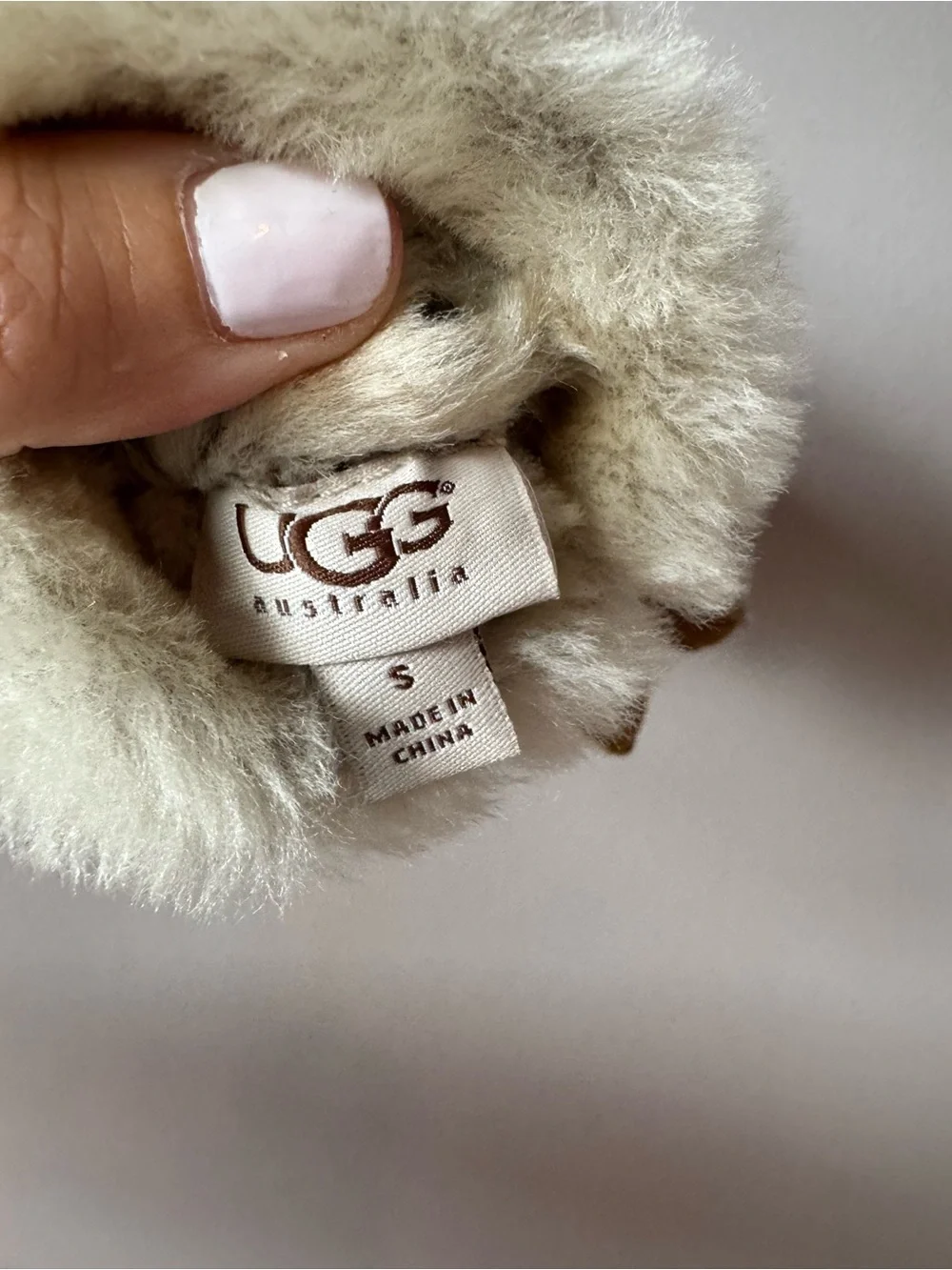 UGG Women’s Igloo Suede Sheepskin Shearling Lined Gloves Chestnut Size Small